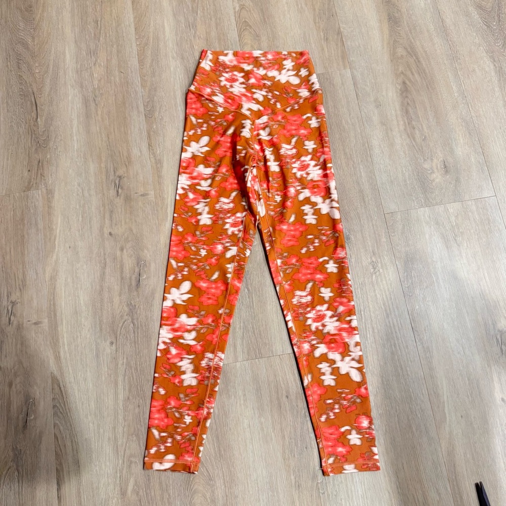 Offline by Aerie cross waist High Rise Leggings Size M NWOT